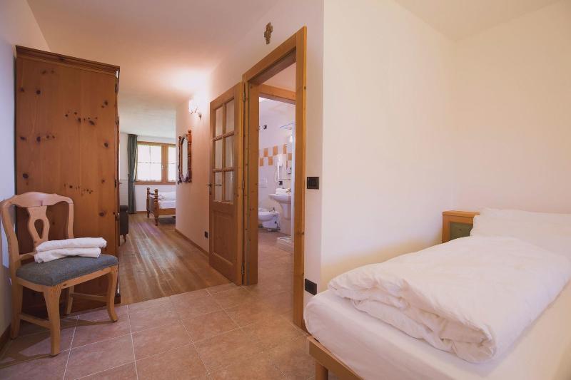 Hotel Garni Lilly San Lorenzo Dorsino Exterior foto