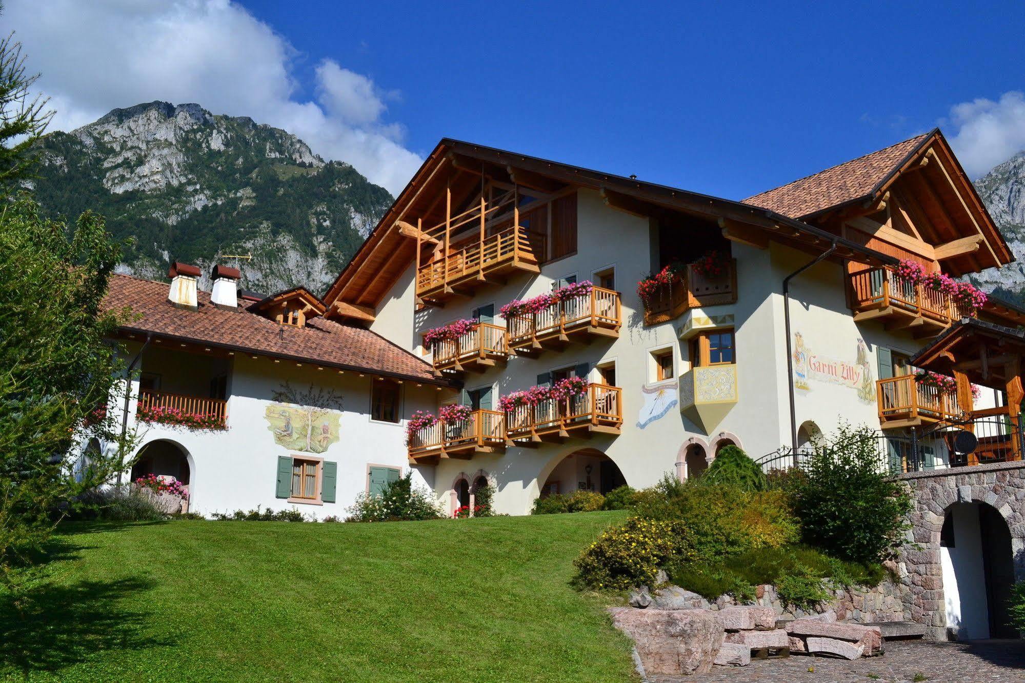 Hotel Garni Lilly San Lorenzo Dorsino Exterior foto